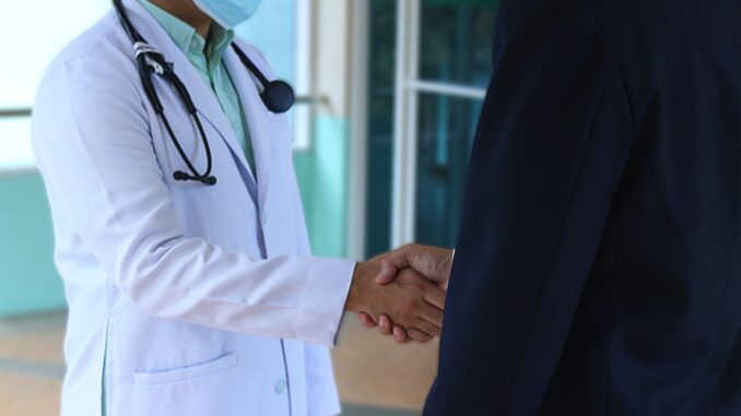 Relația doctor - pacient. FOTO pixabay