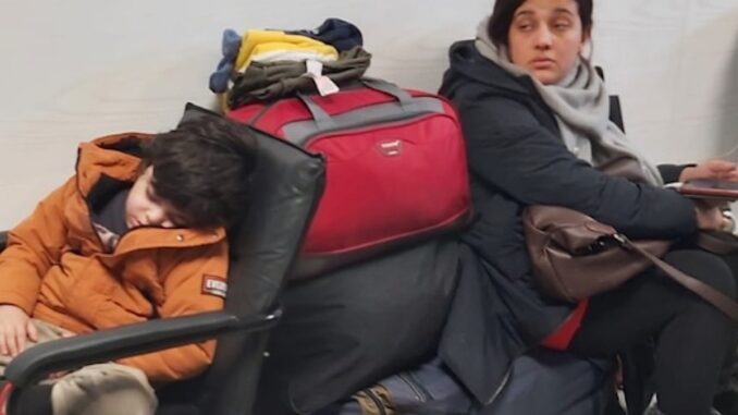 Refugiați de război, sosiți în România. FOTO Camelia Iordache Refugiați de război, sosiți în România. FOTO Camelia Iordache