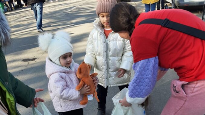 Copiii refugiaților din Ucraina, ajutați de Salvați Copiii. FOTO S. C. Copiii refugiaților din Ucraina, ajutați de Salvați Copiii. FOTO S. C.